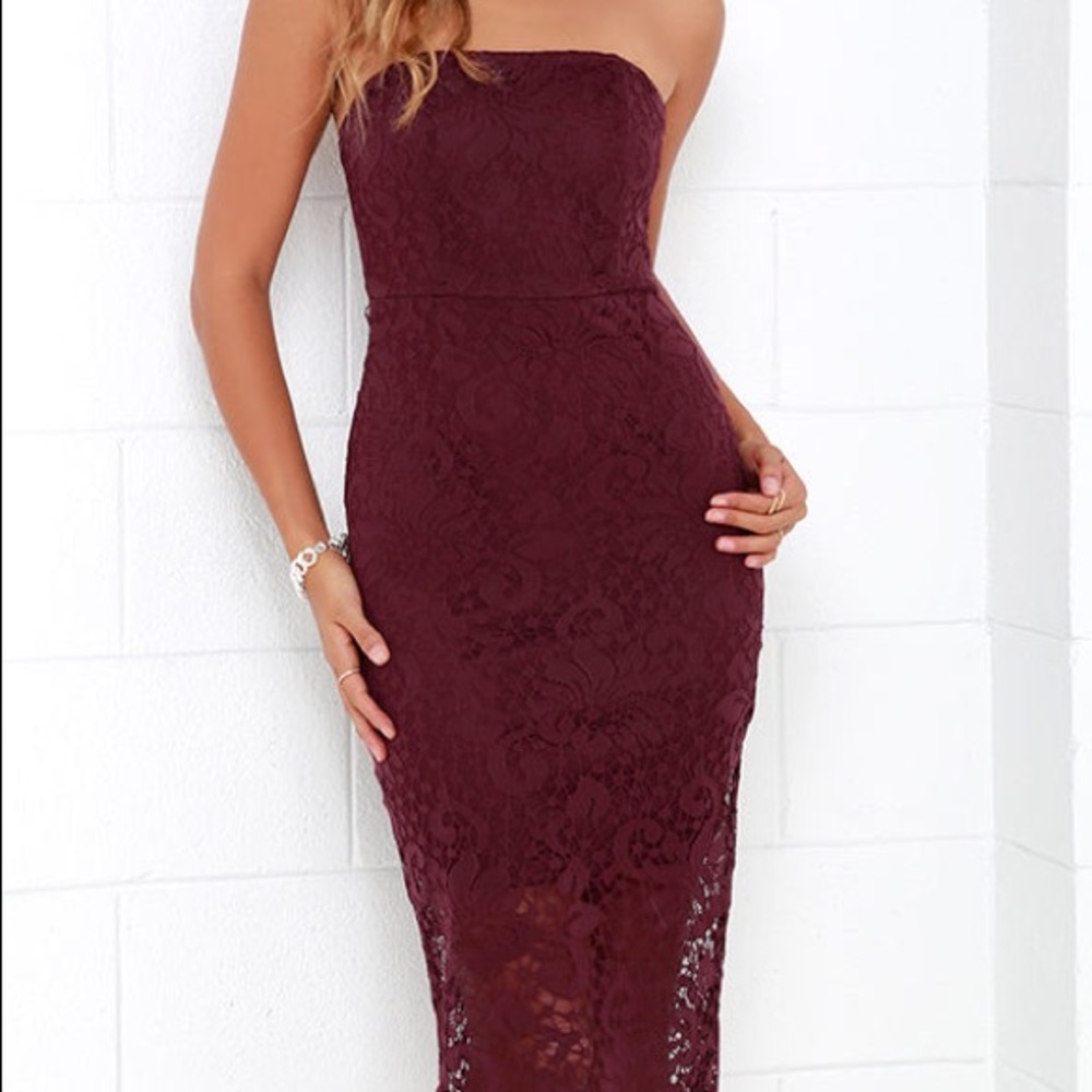 3/$30 Sale- Lulu’s burgundy strapless lace dress